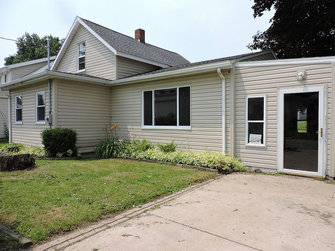 Primary Photo - 1546 Raymond St