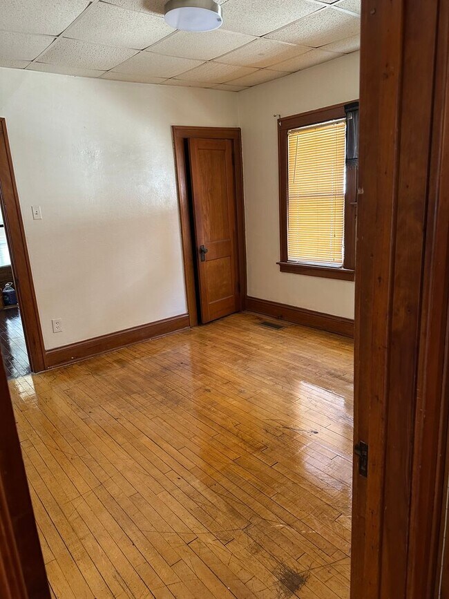 Foto del edificio - Charming 2-Bedroom Lower Duplex