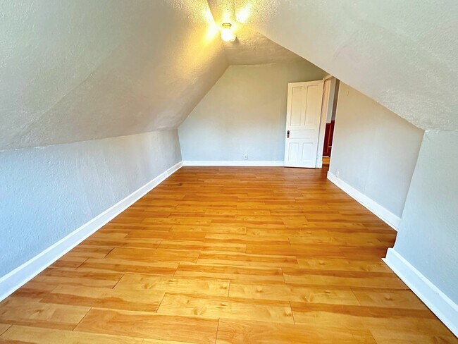 Foto del edificio - 7467 Schoyer Ave