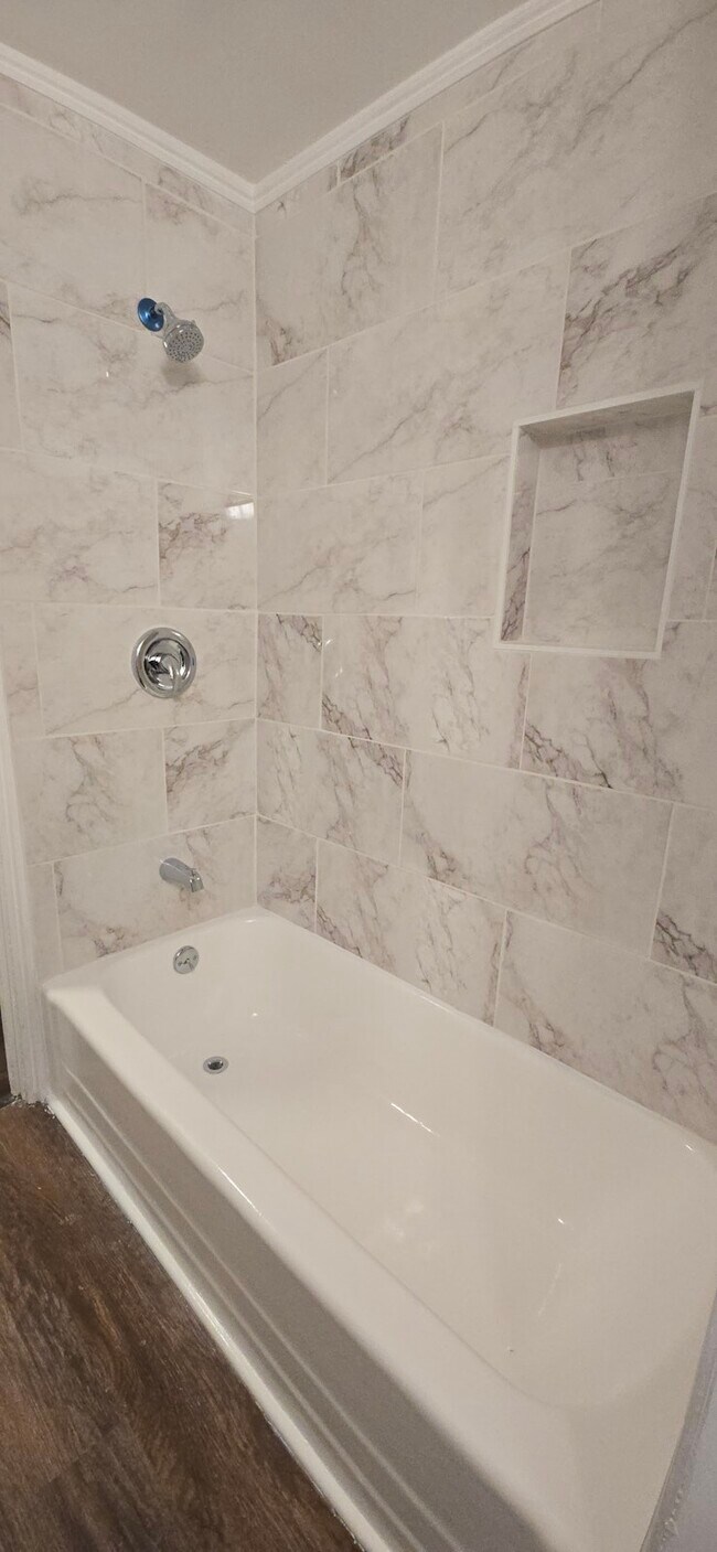 Foto del edificio - 99 Eastern Ave