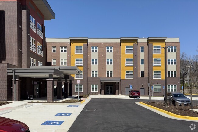 Frente - Ilda's Overlook Senior Residences 62 & Older