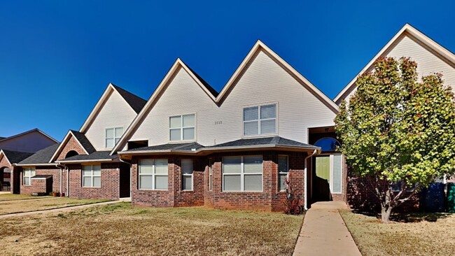 Building Photo - 3 Bedroom Condo