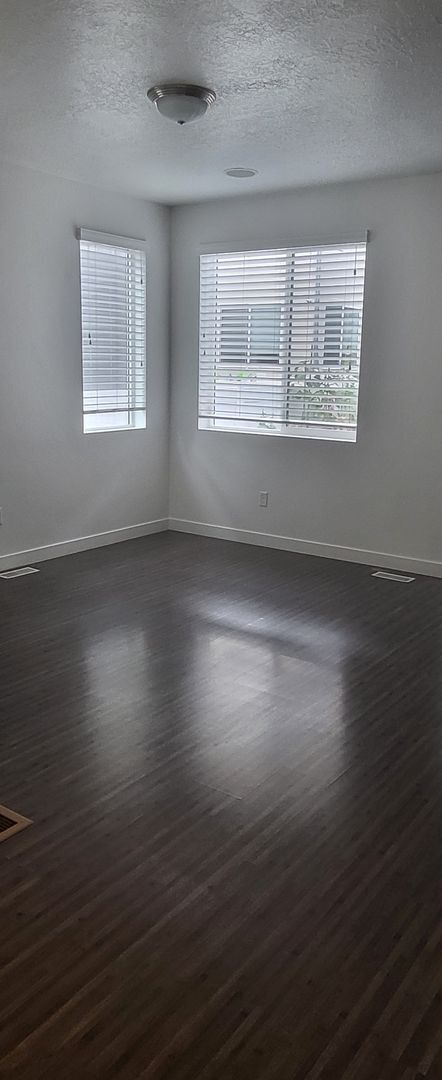 Foto del edificio - 5332 Silver Clover Ln