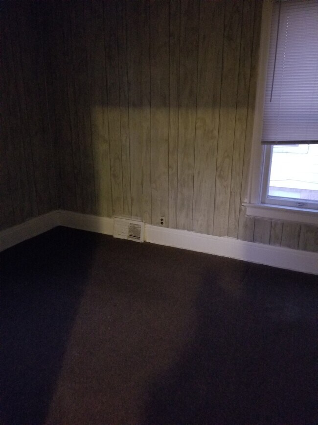 Berdrm - 2413 N 37th St