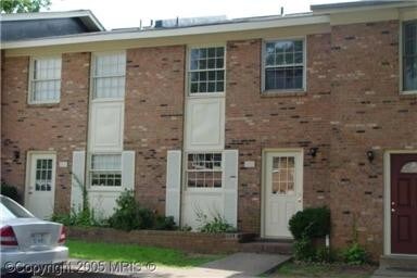 Primary Photo - Townhouse for Rent in Warrenton