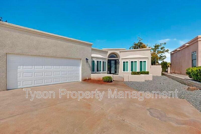 Foto principal - 11509 Woodmar Ln NE