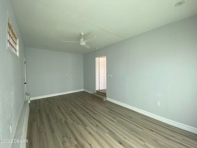 Building Photo - 718 N Grandview Ave