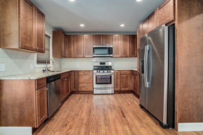Foto del edificio - 6038 Juniper Dr