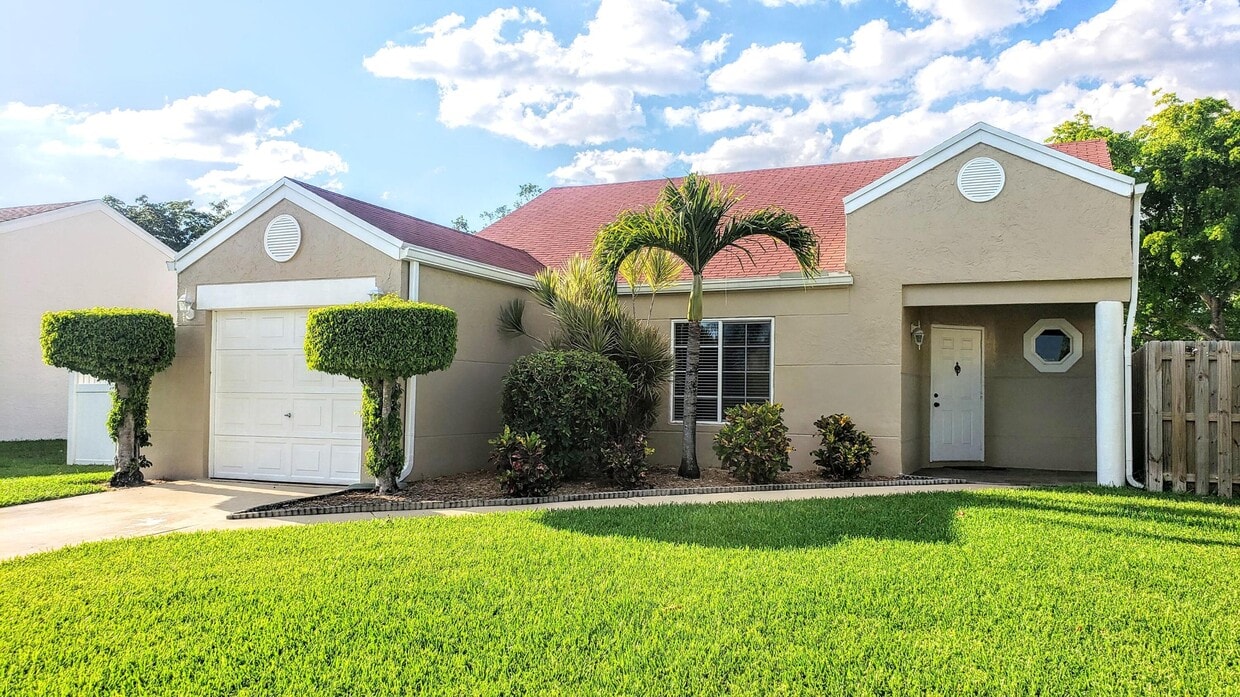Foto principal - 8463 Dynasty Dr