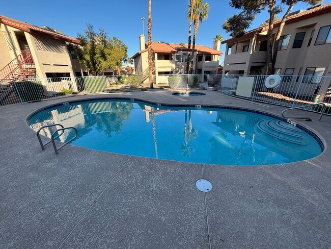 Foto del edificio - Gorgeous 2Bed/2Bath Condo located just out...