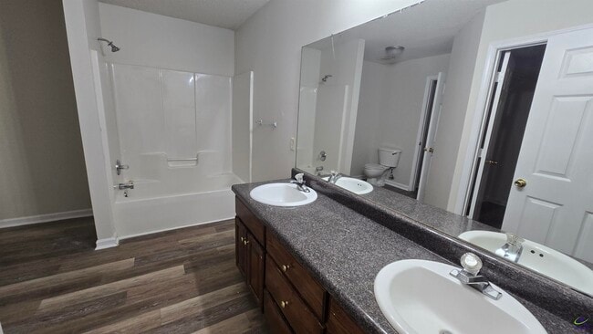 Building Photo - 310 Orchard Way