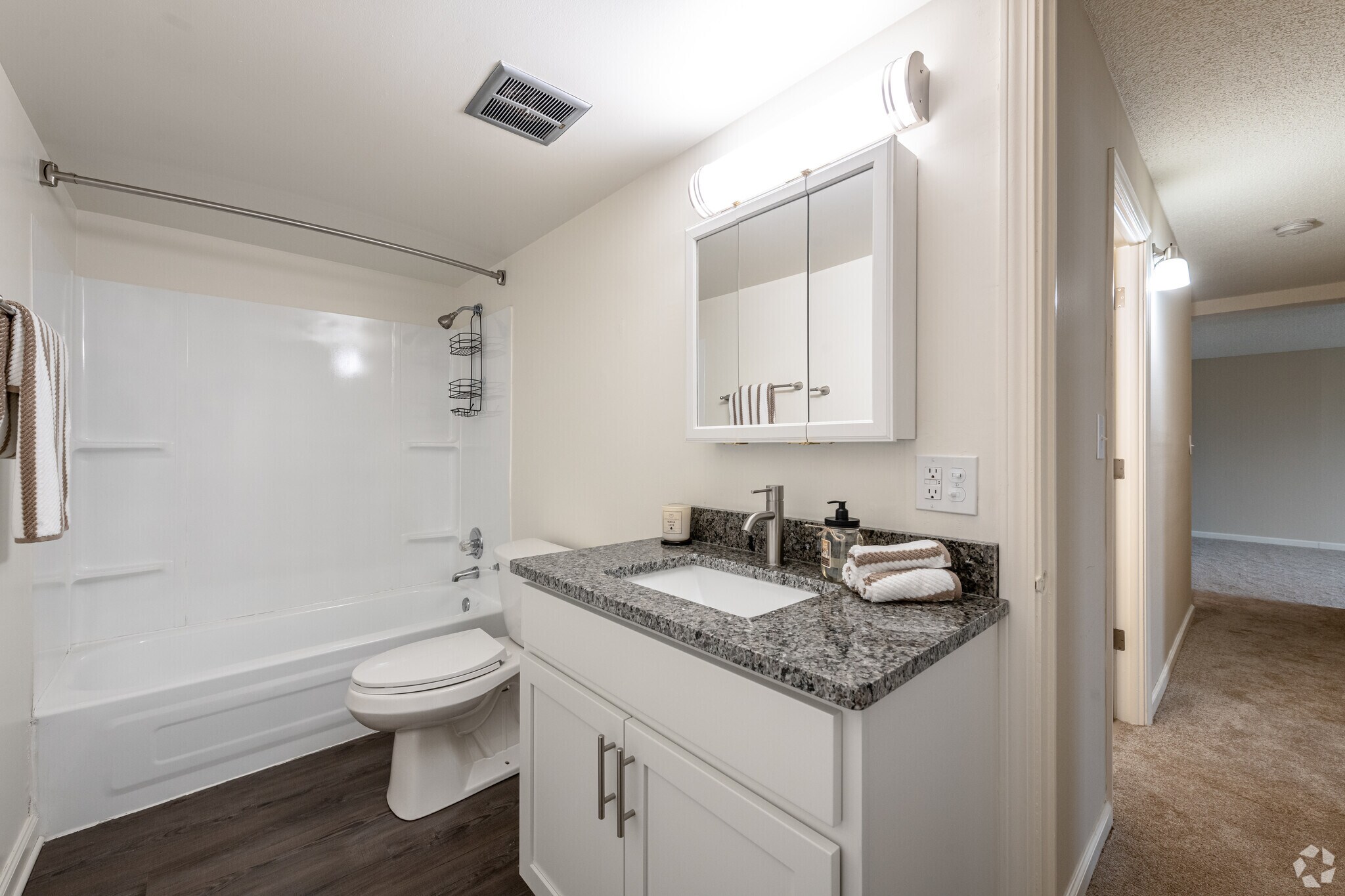 Castlewood Apartments – photo 5