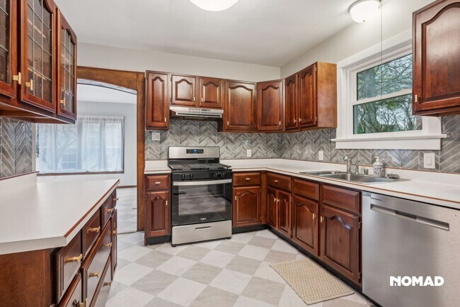 Building Photo - 2 Bedroom Single Family Home in Louisville