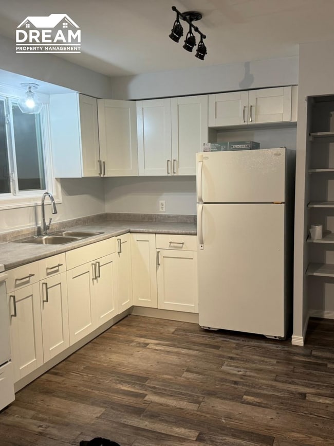 Building Photo - 376 Trudeau Dr