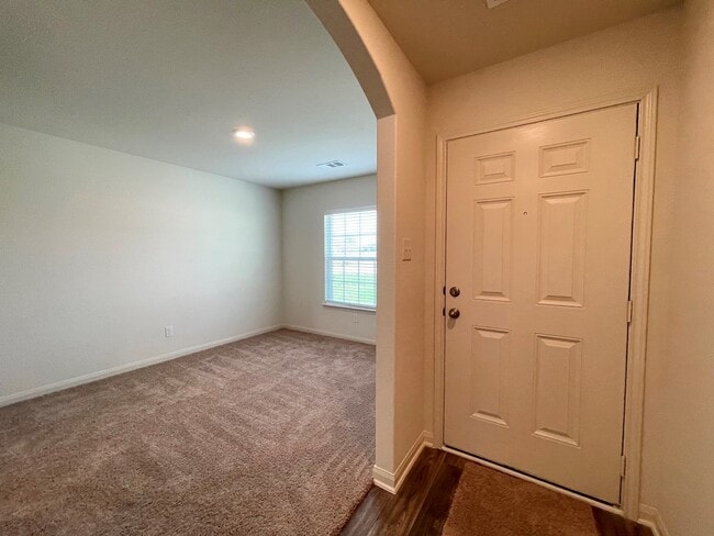 Building Photo - 313 Cres Park Dr