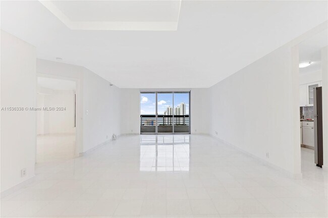Foto del edificio - 19101 NE 36th Ct