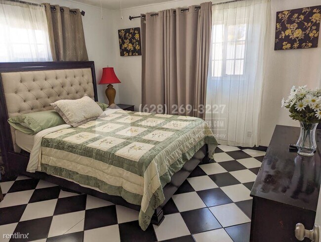 Building Photo - 6 br, 3 bath House - 944 De Met Dr -