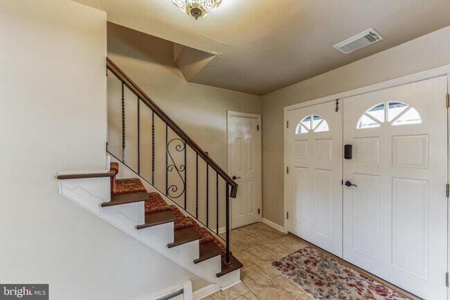 Foto del edificio - 767 Champlain Dr