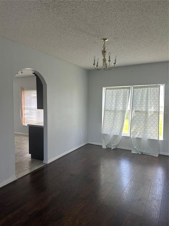 Building Photo - 712 Parrot Ct