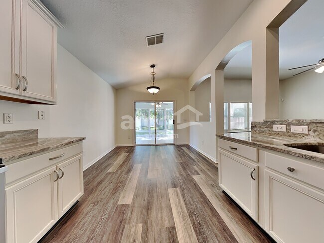 Building Photo - 408 Corklan Ct