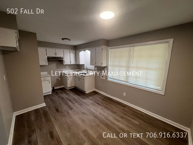Building Photo - Quaint Brick Ranch newly Remodeled