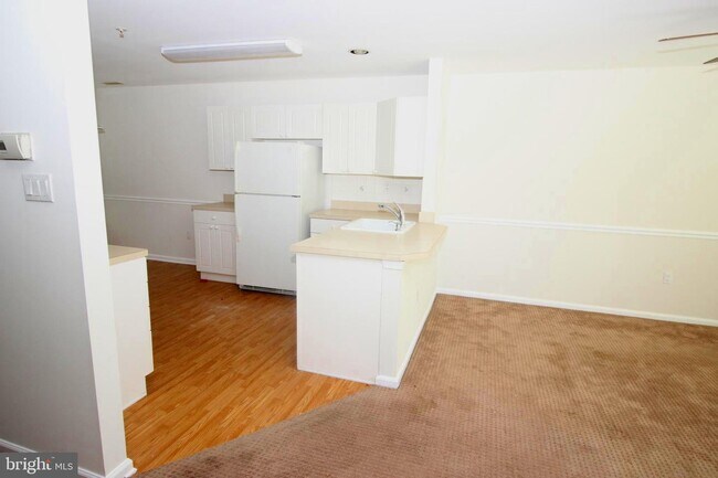 Building Photo - 205 Willowoak Ct