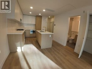 Building Photo - 375 Clayton St