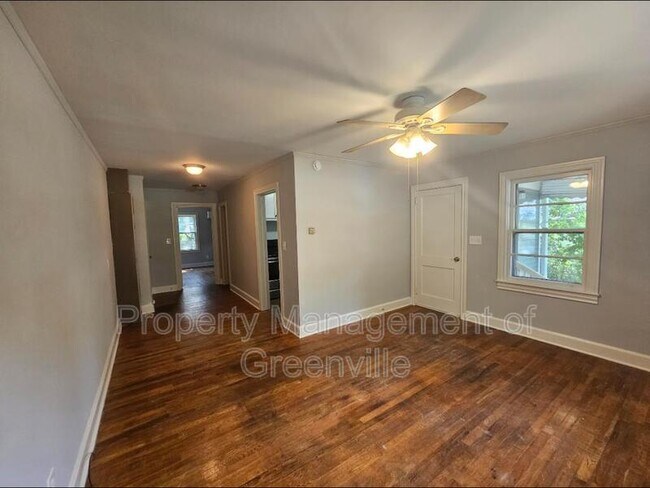 Foto del edificio - 117 White Oak Dr