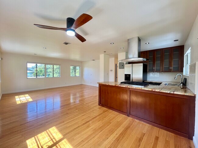 Hardwood floors throughout - 5283 Village Grn