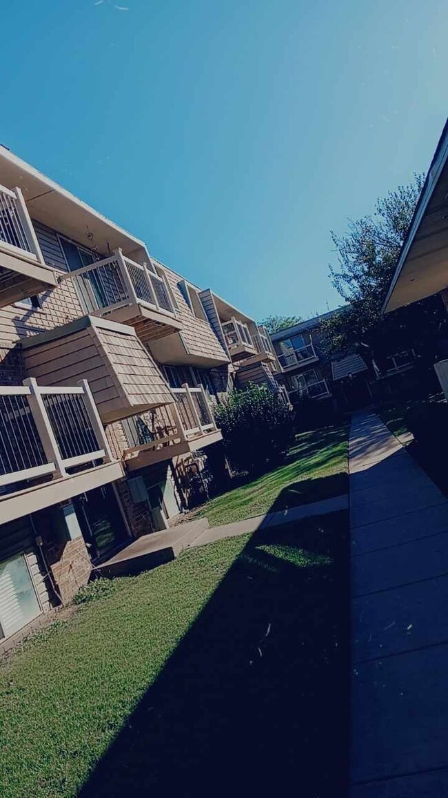 Building Exterior - Governeour Manor Apartments