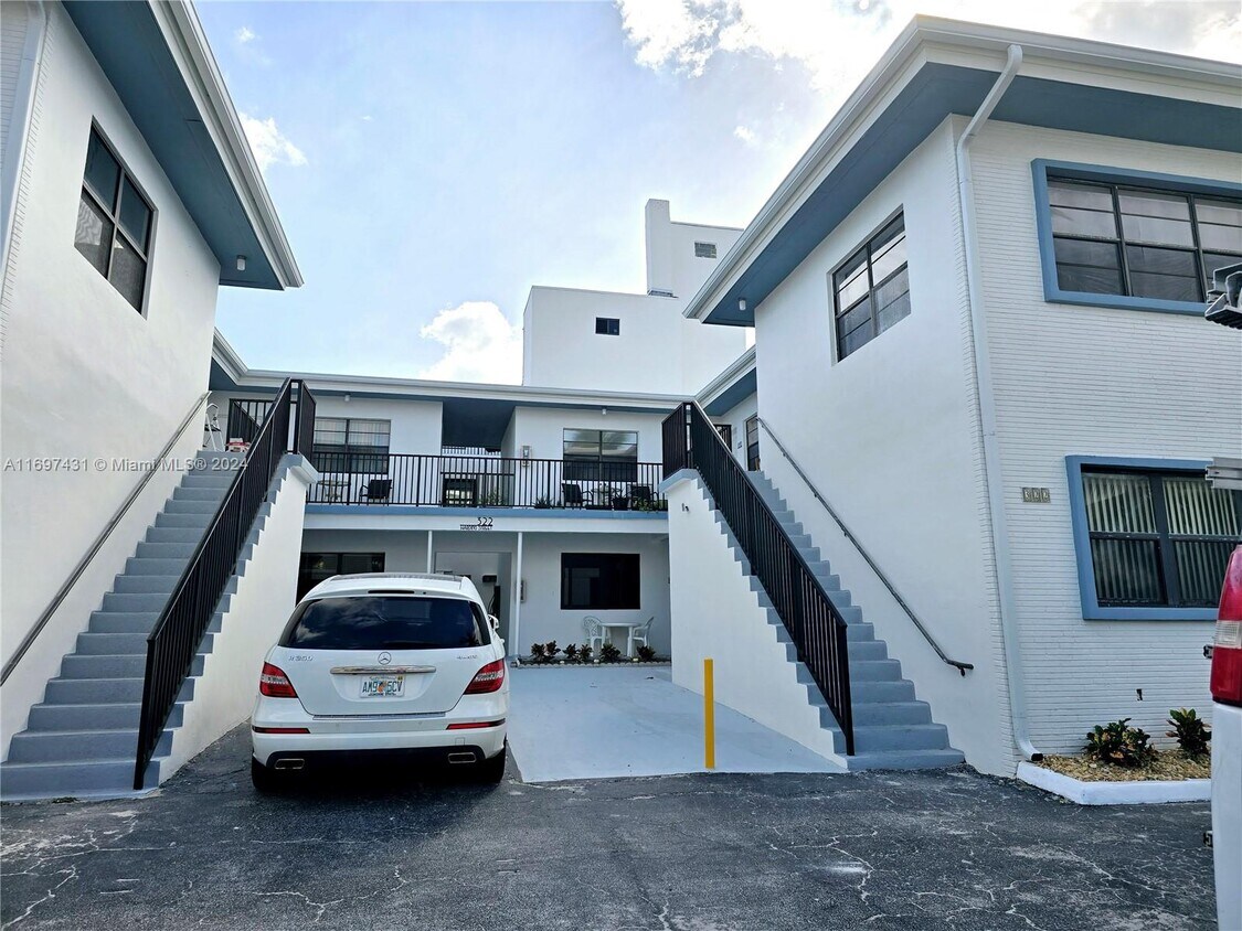Primary Photo - 322 Harding St
