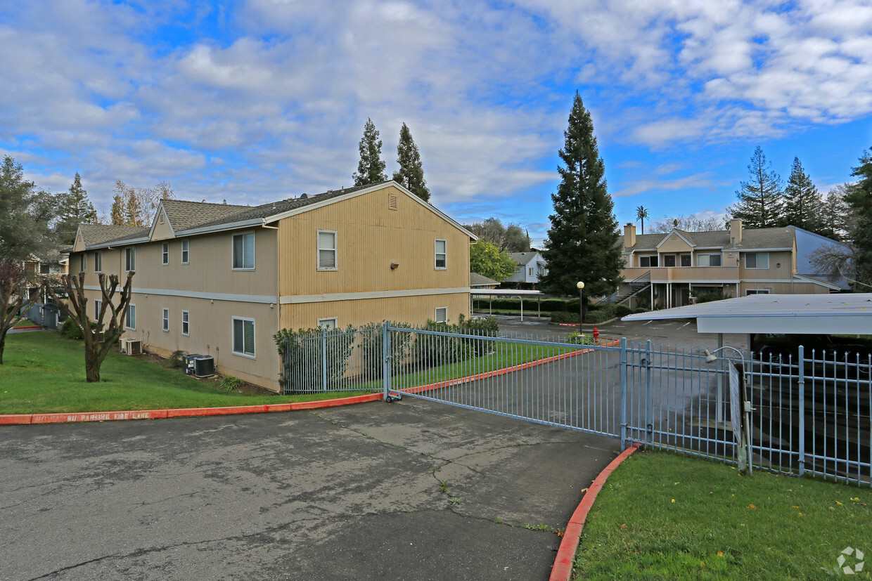 Building Photo - Carmichael Springs Apartments