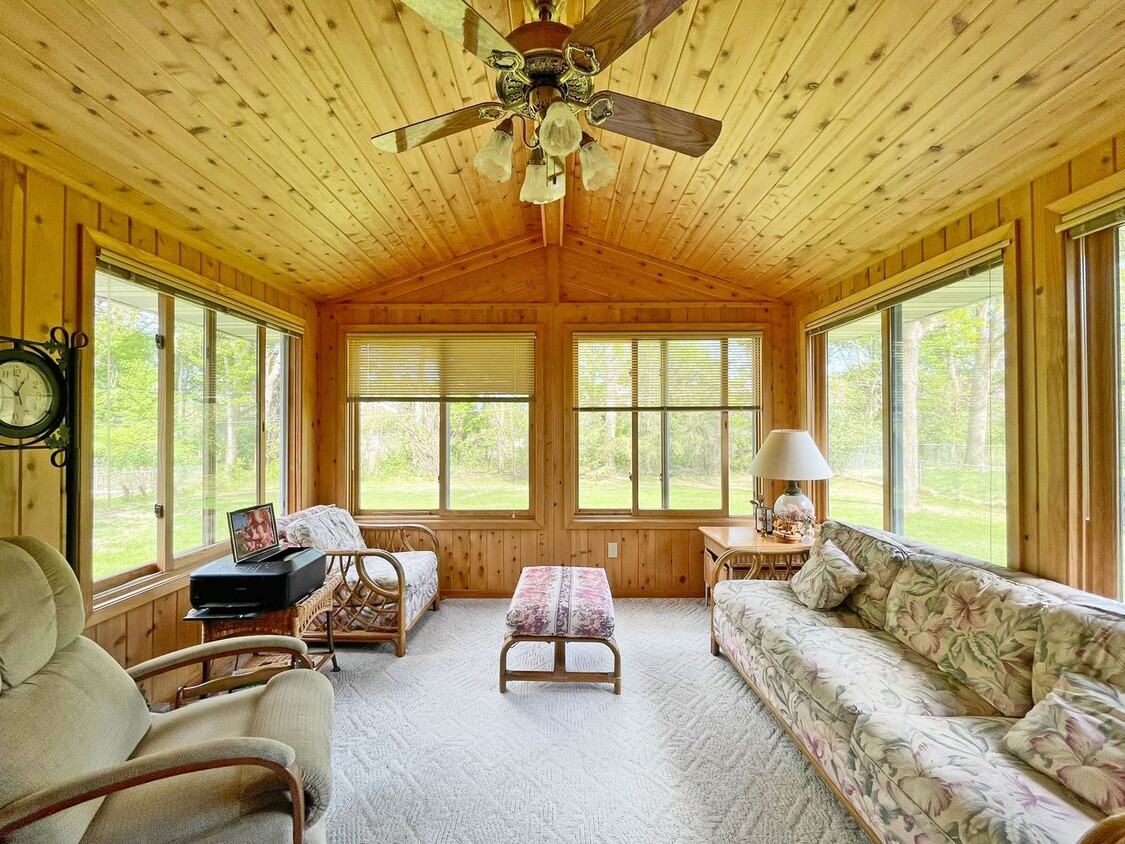 Building Photo - Charming and Comfortable 3BR with Gorgeous...