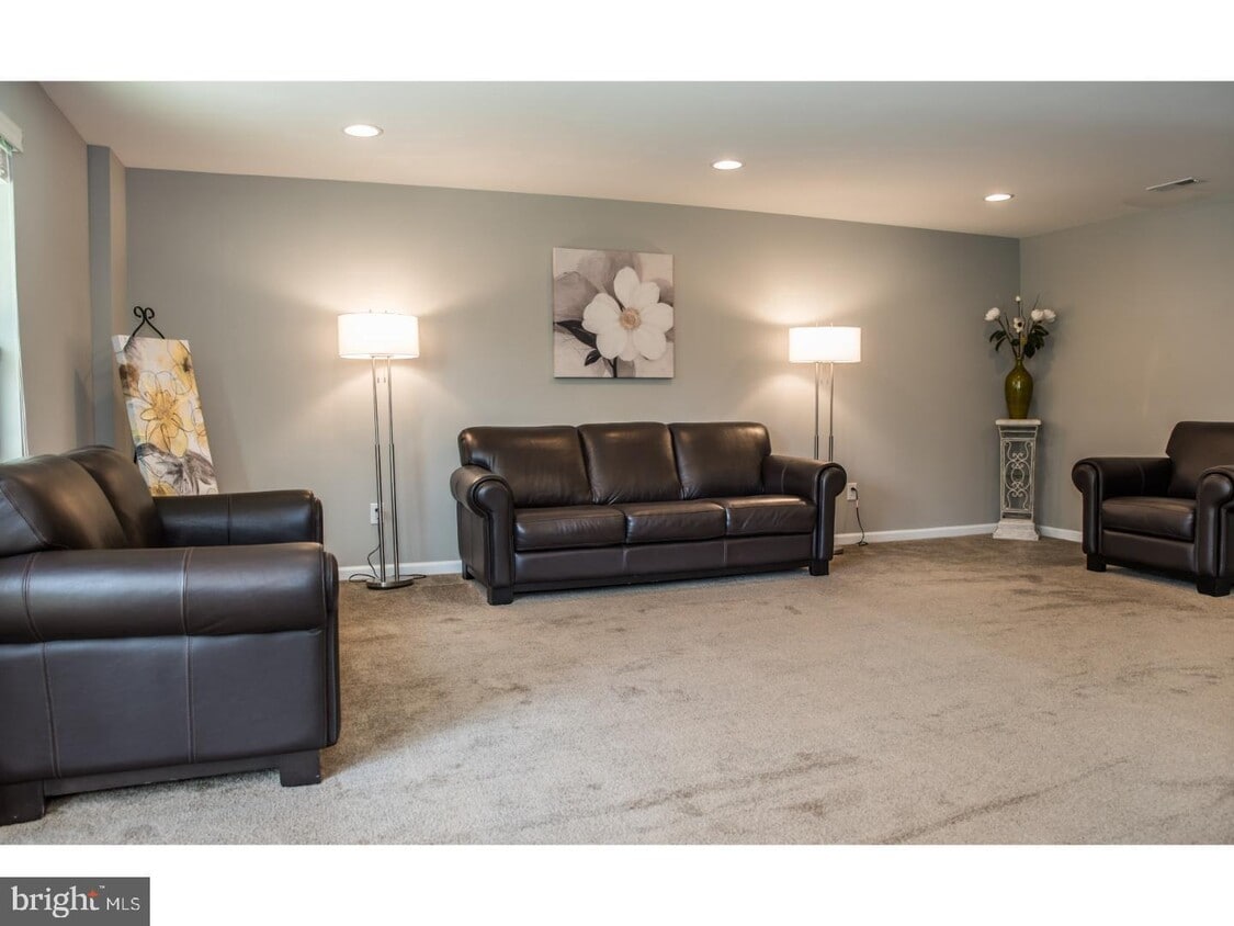 60 Benford Ln, Edgewater Park, NJ 08010 Townhome Rentals in Edgewater