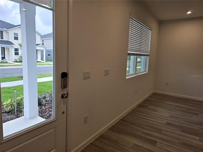 Building Photo - 9835 Walkway Dr