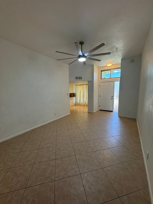 Foto del edificio - 2-Bedroom Condo in Prime Mesa Location!