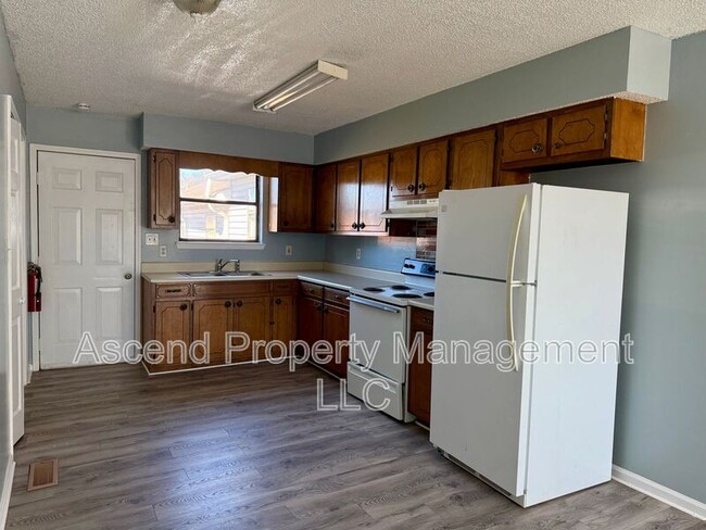 Building Photo - 2701 NW Georgetown Dr