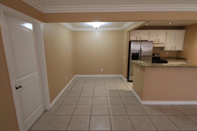 Building Photo - 2920 Briarwood Road, Unit F3