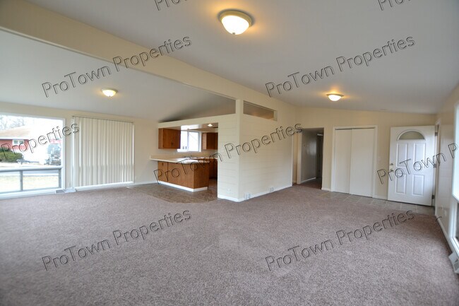 Building Photo - 217 Old Elm Rd