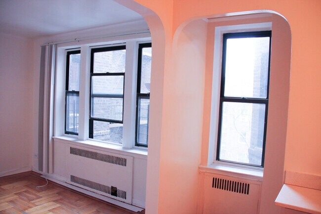 Foto del edificio - 8009 35th Ave