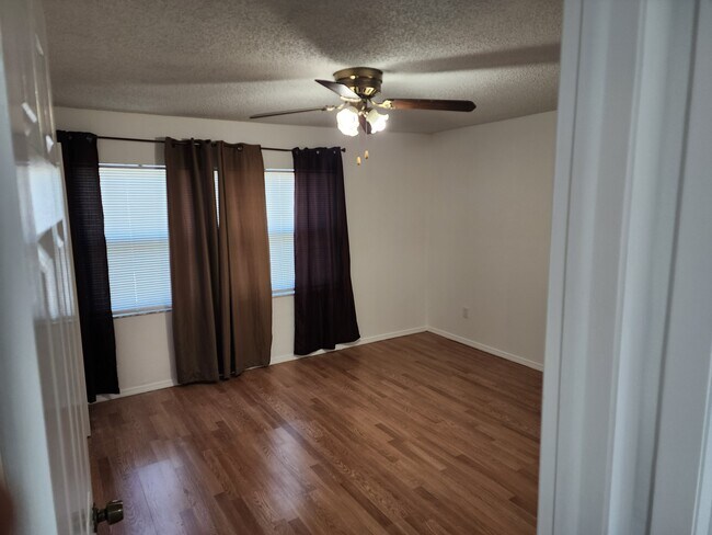 Master Bedroom - 2751 S Pines Dr
