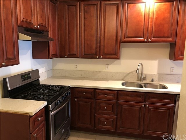 Foto del edificio - 1210 S Cypress Ave