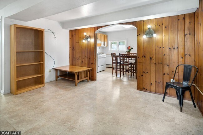 Foto del edificio - 309 Dryden Rd