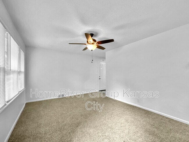 Foto del edificio - 7702 E 113th St