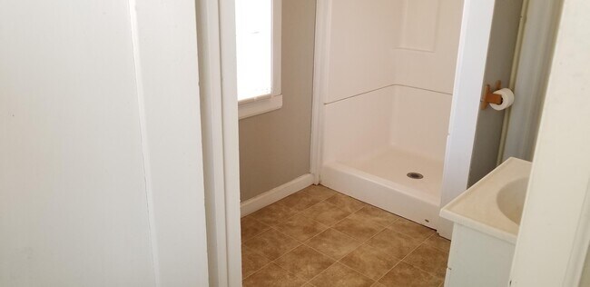 Building Photo - 2422 22nd Pl