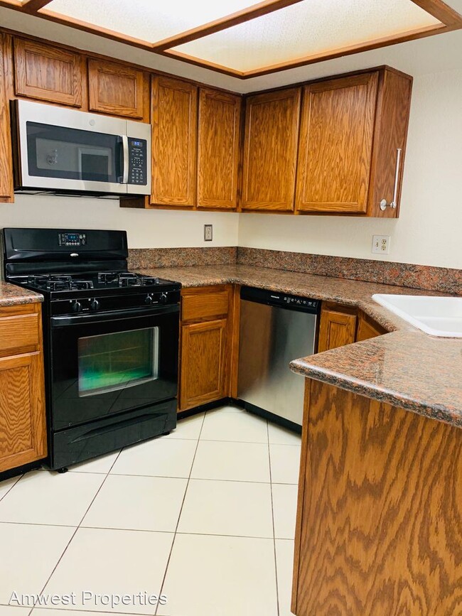 Building Photo - 3 br, 2.5 bath House - 3601 Rainy River Road