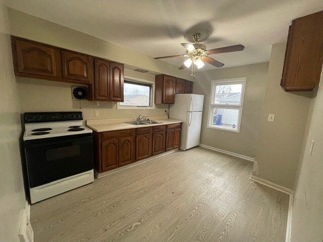 Building Photo - 4985 Broadview Rd