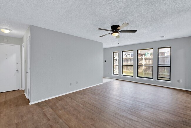 Foto del edificio - 134 Main Pl