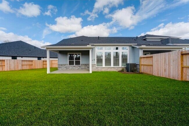 Foto del edificio - 10110 Water Harbor Dr