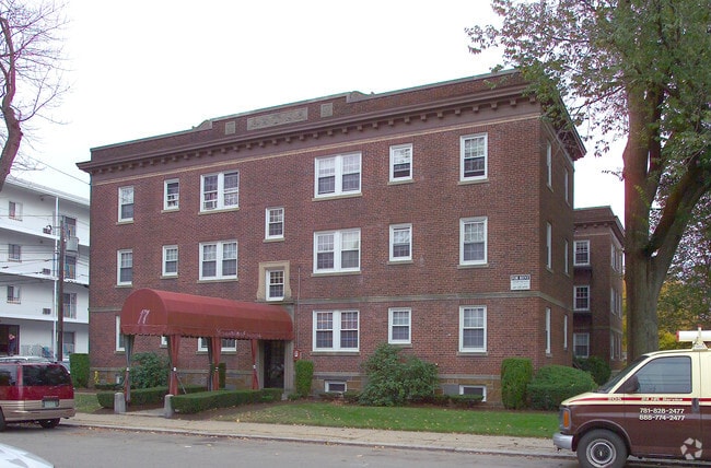 Building Photo - Greenleaf Arms